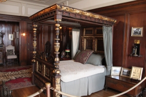 Four poster in Sir Henry's Suite