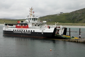 MV Loch Alainn arriving at Eriskay